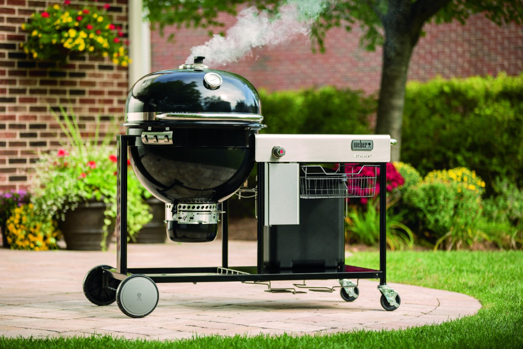 weber-summit-charcoal-grill-center-3.jpg