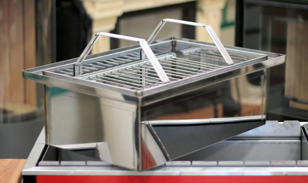 Коптильня двухъярусная с гидрозатвором из нержавеющей стали с купольной крышкой "Smoky Lux 55" купить в Екатеринбурге